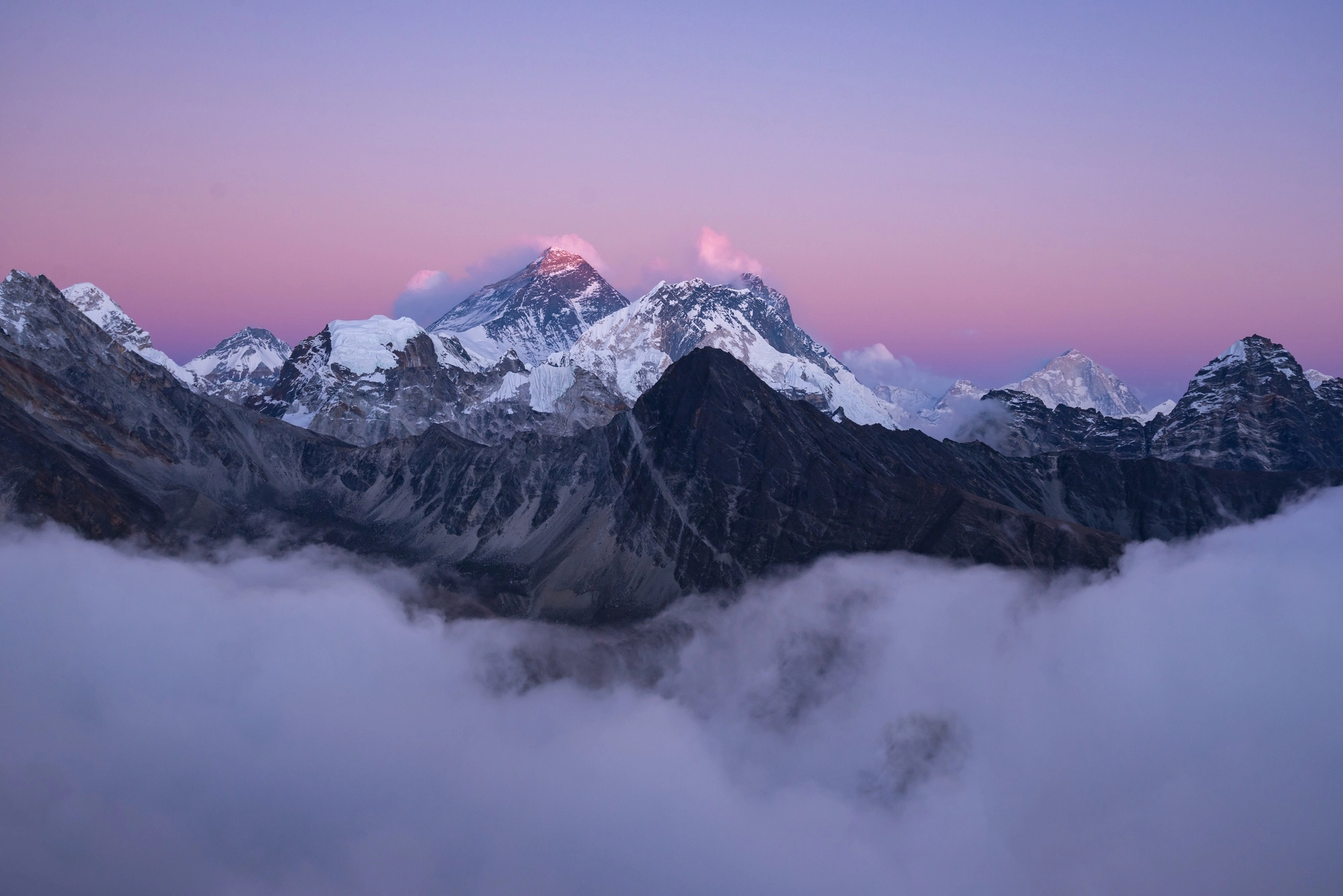 7000m